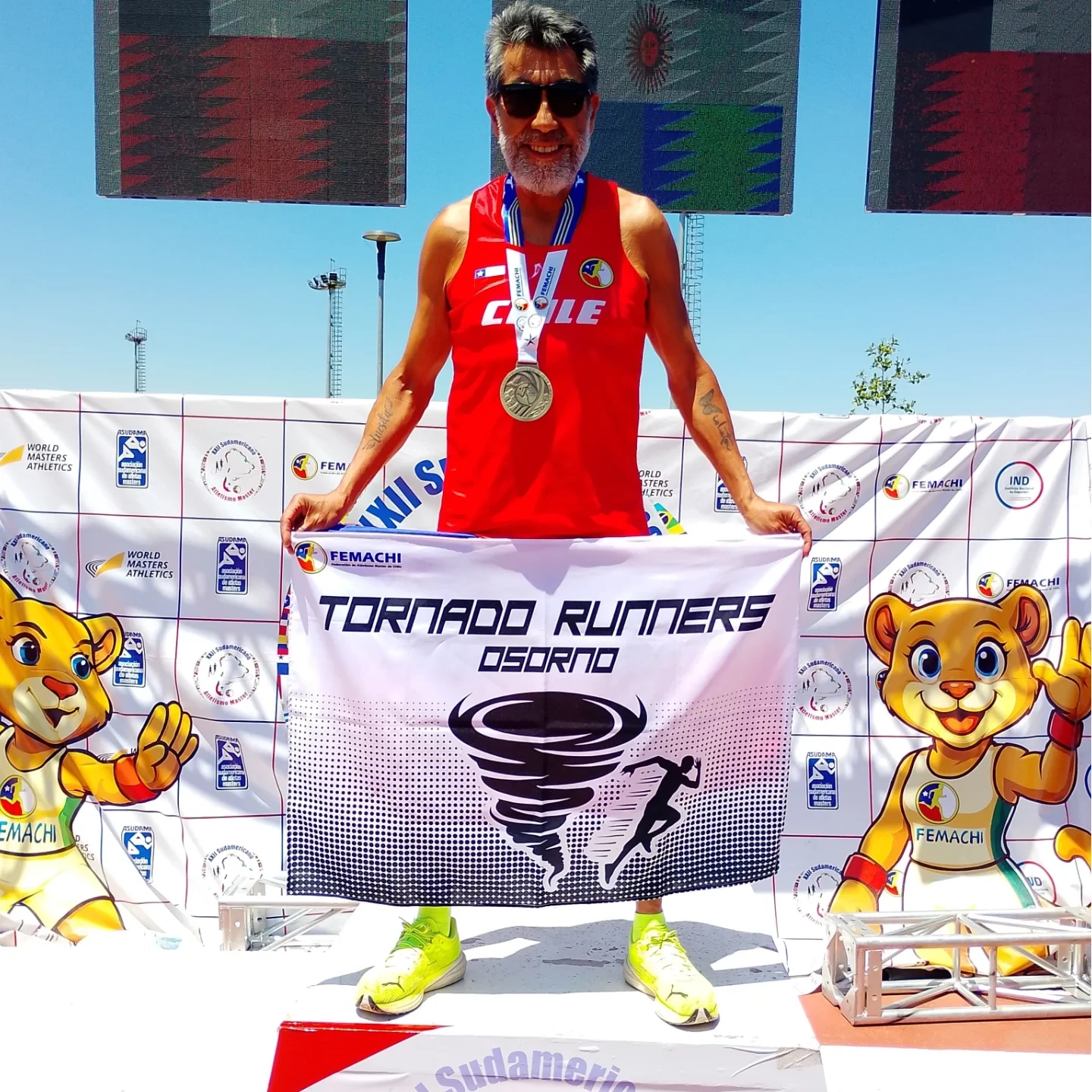 Atleta medallista de Tornado Runners
