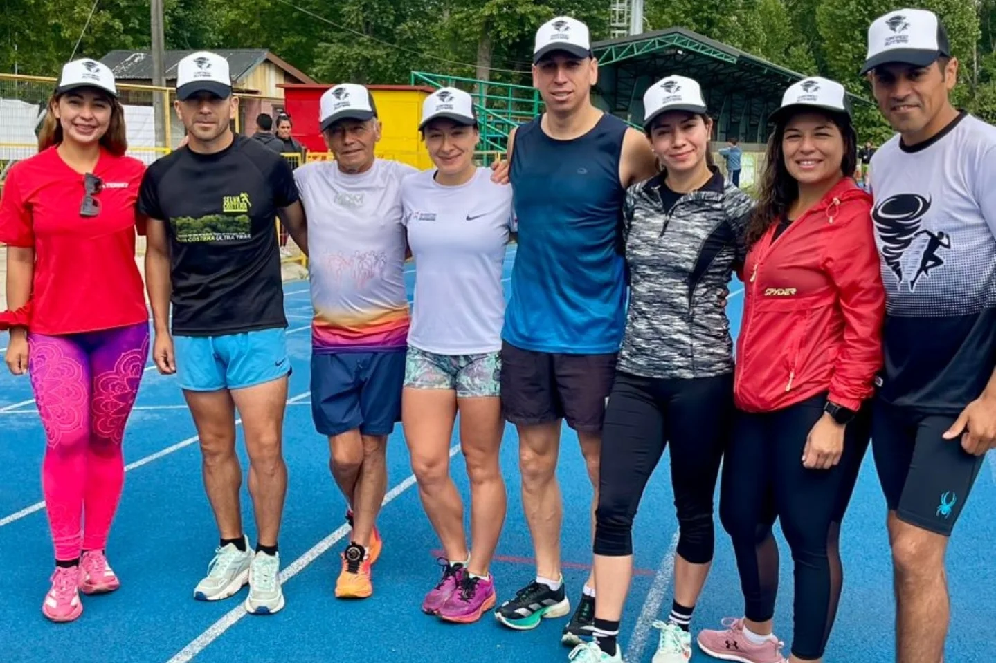 Comunidad deportiva reunida en la pista